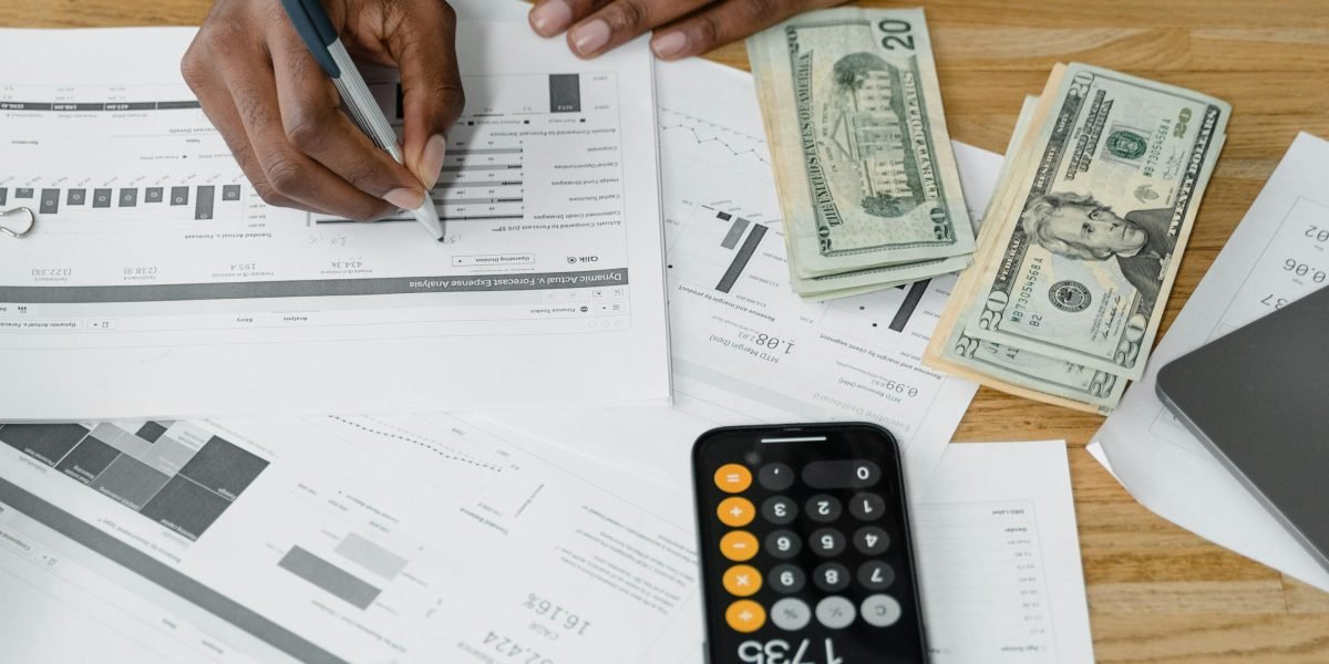 A comprehensive budget plan is essential for an online presence, encompassing domain, hosting, SSL, email, and security.
