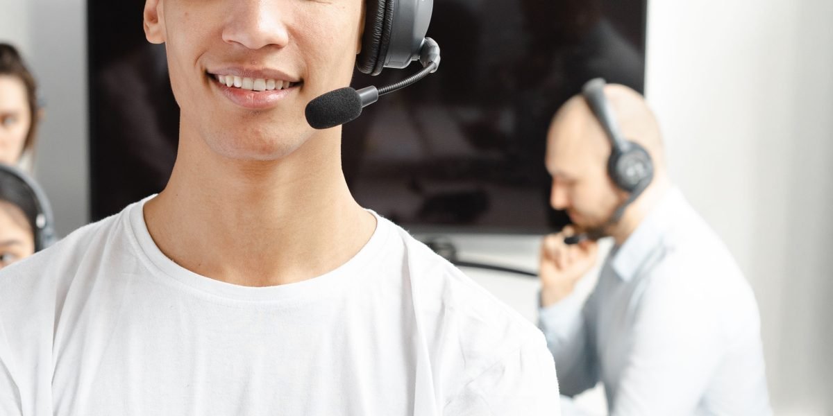 A customer service representative assisting a person, illustrating responsive support.